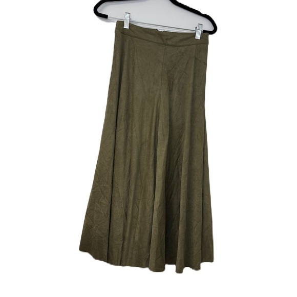 Elegant Women's Skirt Set - snakeskin Black, Burgundy, and Olive - Picture 2 of 6